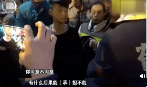 吃瓜娱乐圈撩男的故事,娱乐圈里的甜蜜撩汉记